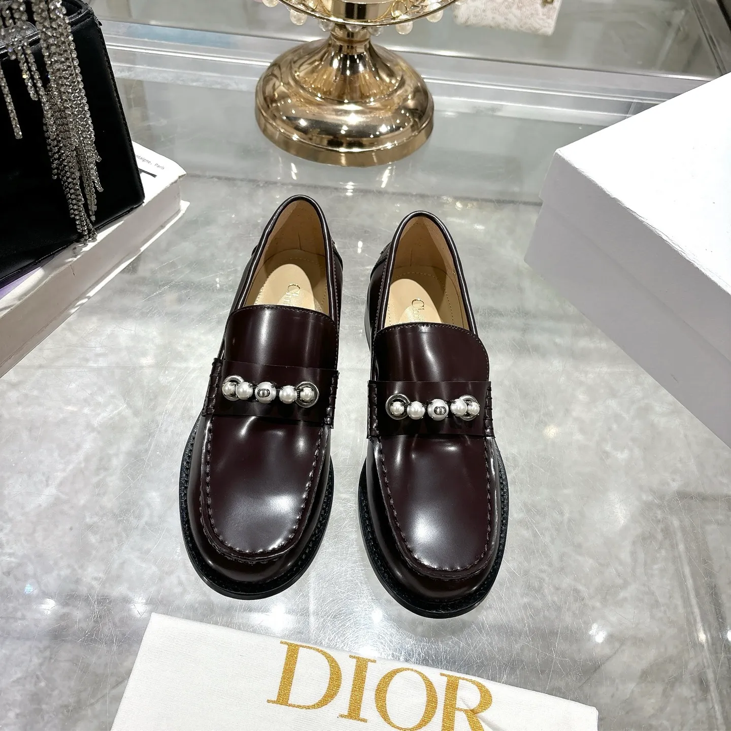 👟👟Ex-factory price 600👟👟 ❤️25 new items, top version ⚠️ The counter features new Miss Dior Street loafers, hard goods 🆕 ❥Purchase level! Full of high-end feel! A favorite among bloggers at home and abroad, it’s retro and fashionable 💎It’s so beautiful on your feet! Mainly recommended models on the official website ▪️Upper: original customized open edge beads ▪️Inner lining: imported sheepskin lining ▪️Outsole: original genuine leather outsole ▪️Heel height: 2.5cm ▪️Shoe size: 35-39 (customized 40 and 41 are not returnable)